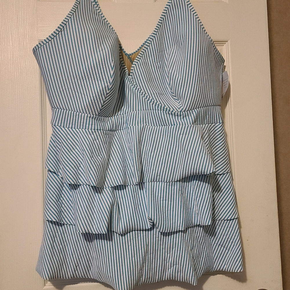 Size 26/28 ruffle swim top